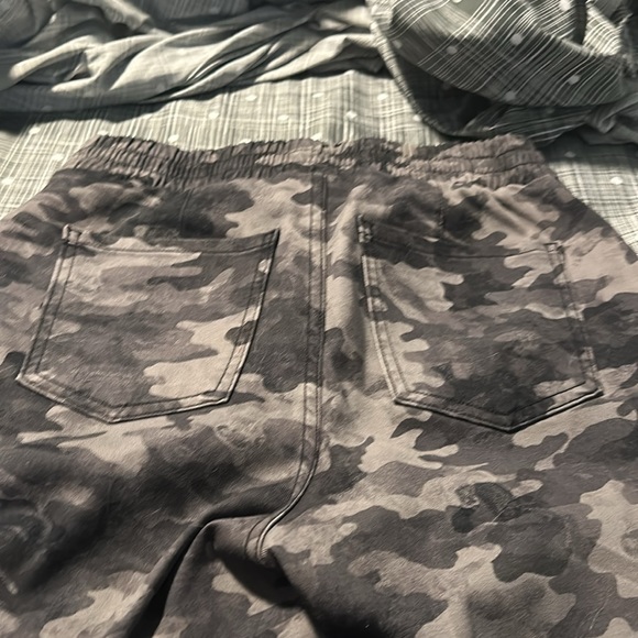 Spanx camo pants size M - Picture 11 of 13